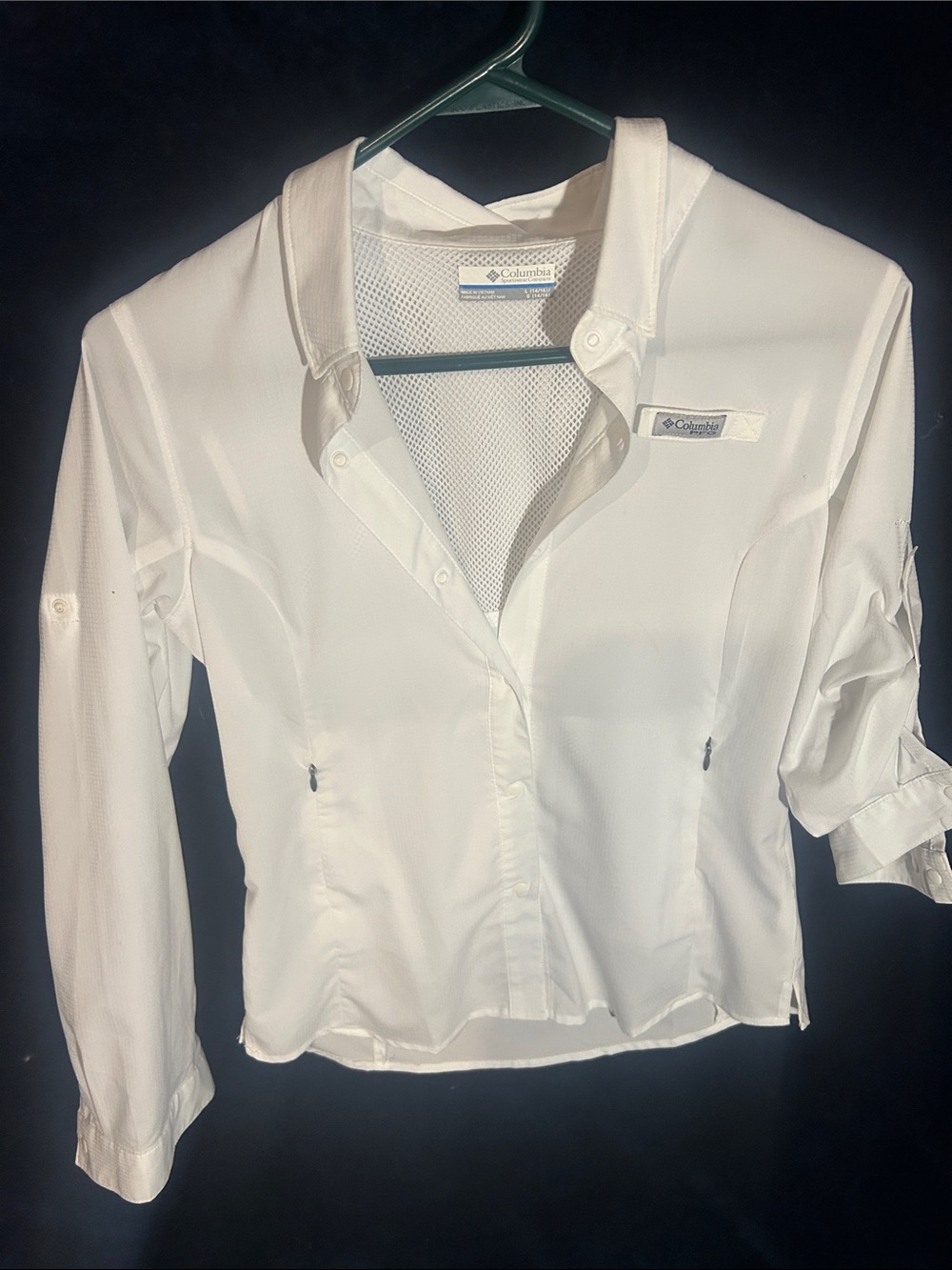 Columbia Women’s White Button-Down Venting Fishing Shirt